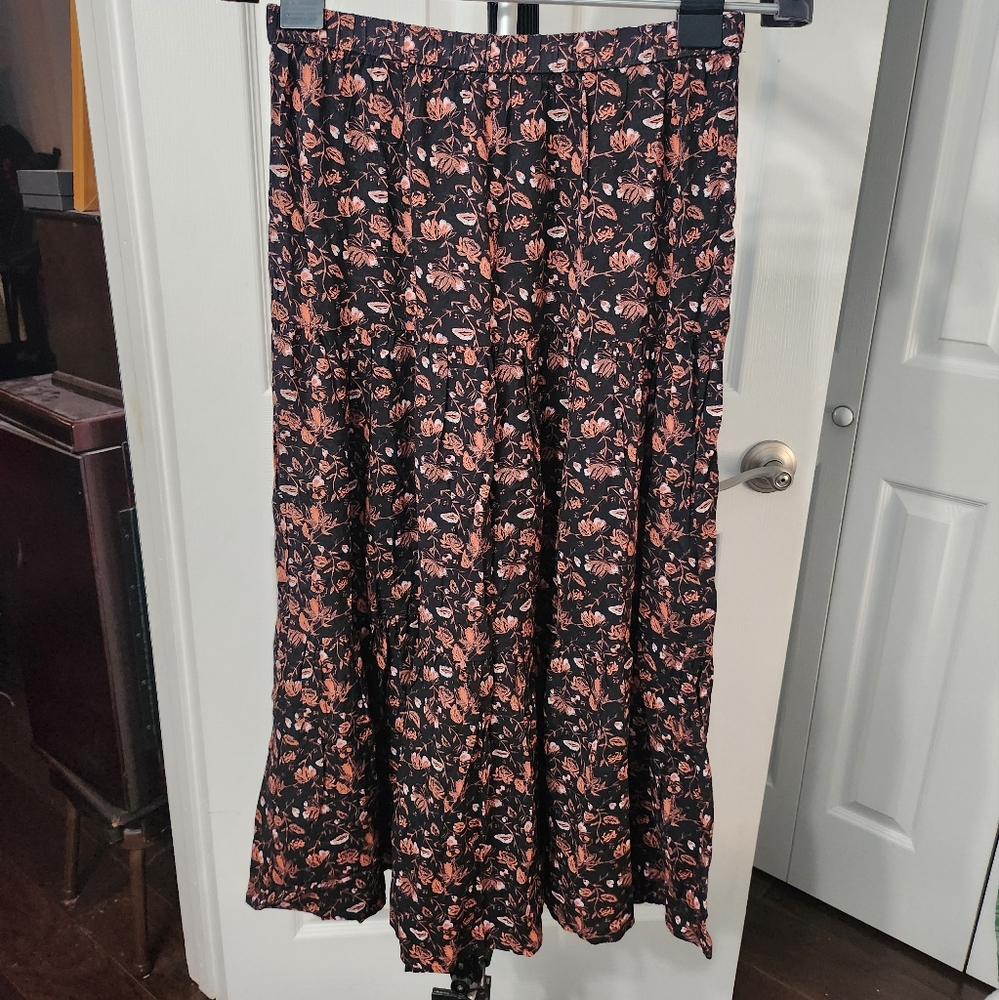 Size S Black/Orange floral flare skirt